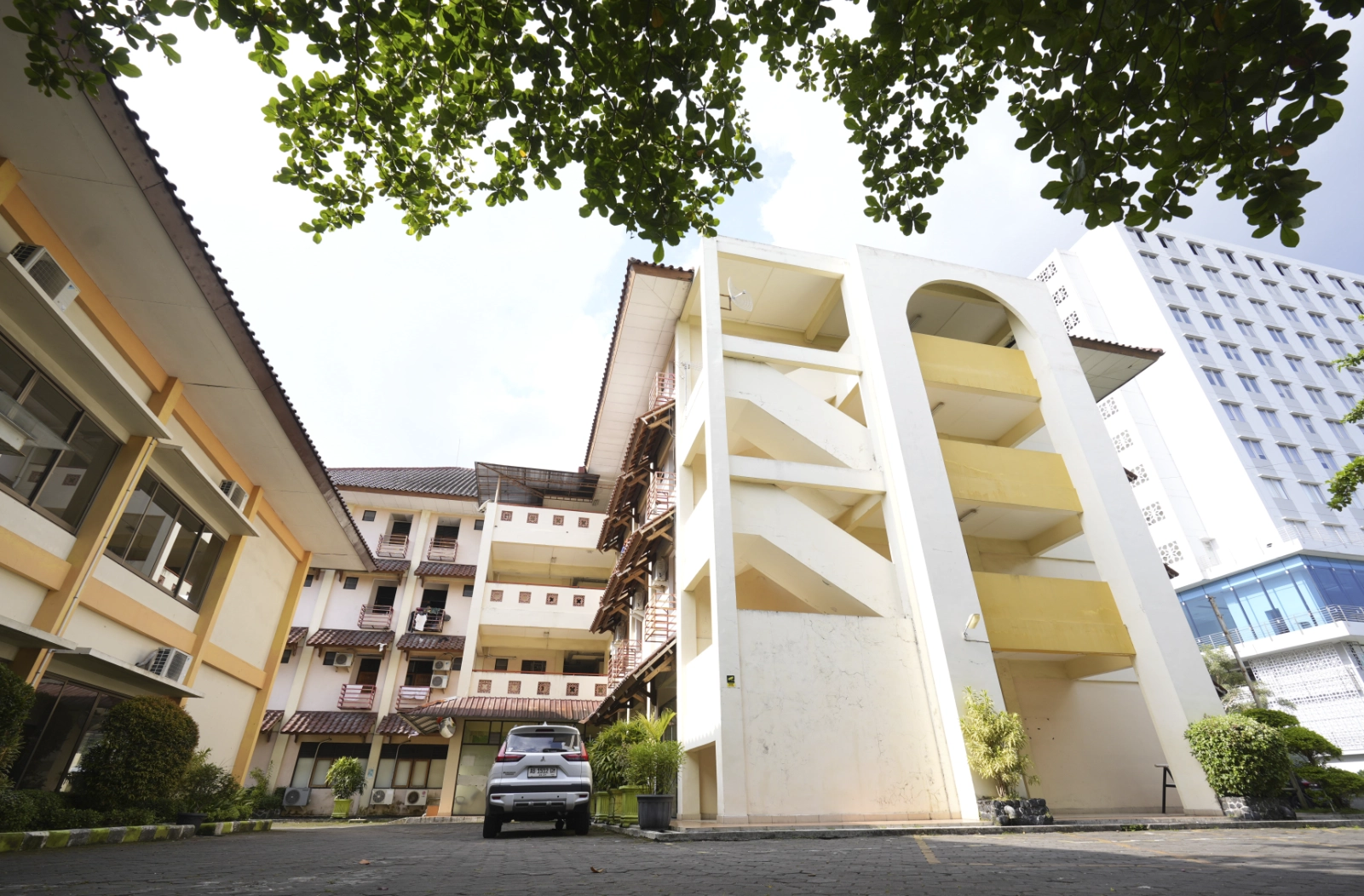 Y (Unires Selatan)